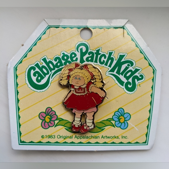 Vintage Cabbage Patch Kids Metal Pin - 1983 - Picture 1 of 2